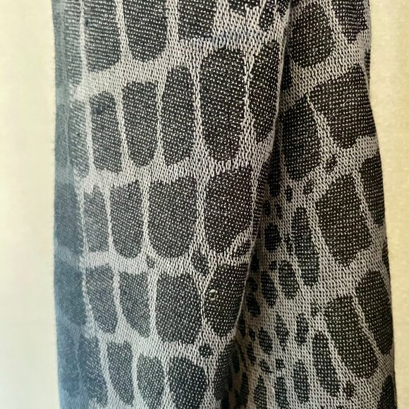 Reversible Animal Print Pashmina Scarf Wrap Shawl – Gray & Black Fringe Edge - Picture 6 of 6